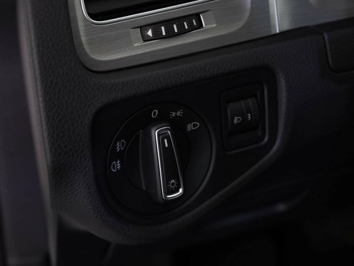 Купить Volkswagen Golf с пробегом. Фото: #12