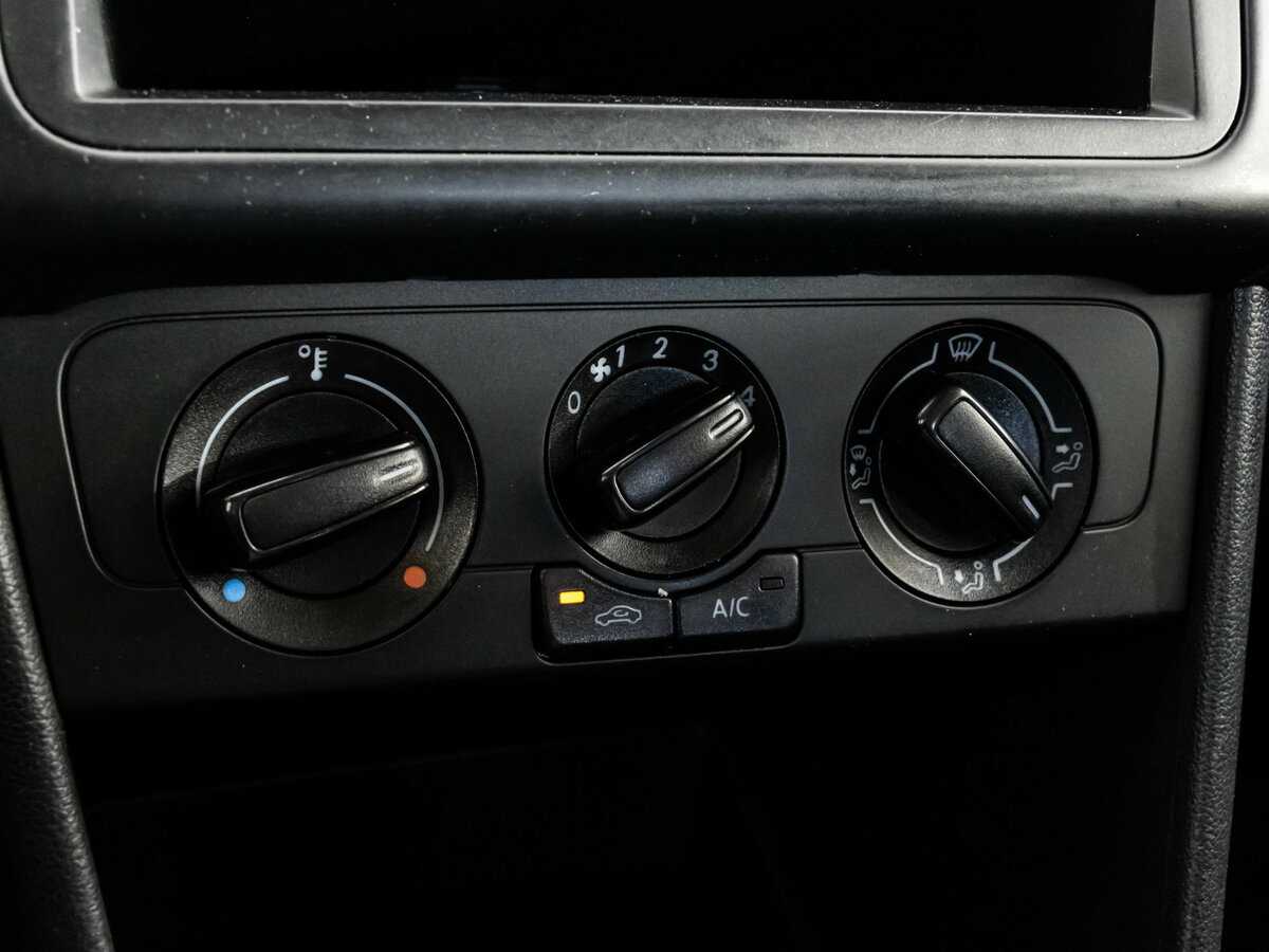 Купить Volkswagen Polo с пробегом. Фото: #11