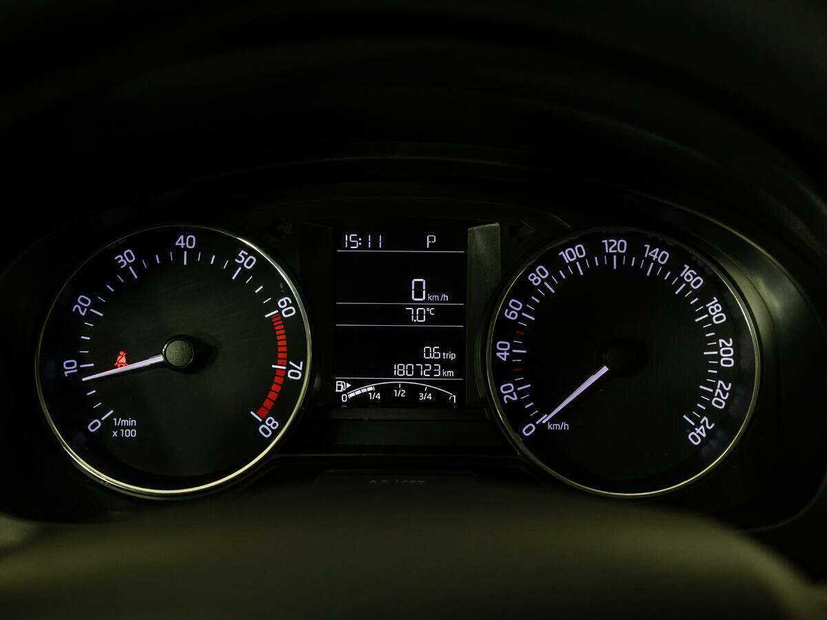 Купить Skoda Rapid с пробегом. Фото: #10