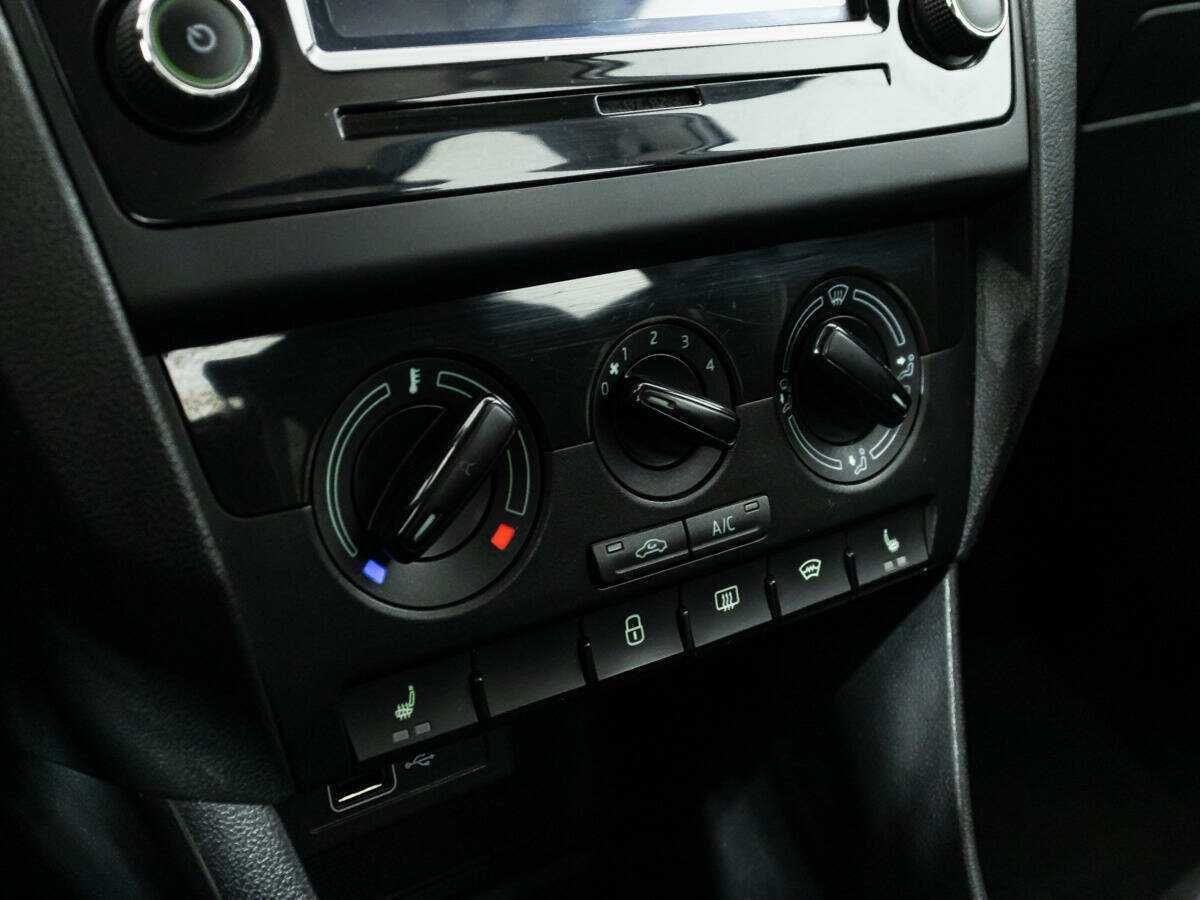 Купить Skoda Rapid с пробегом. Фото: #15