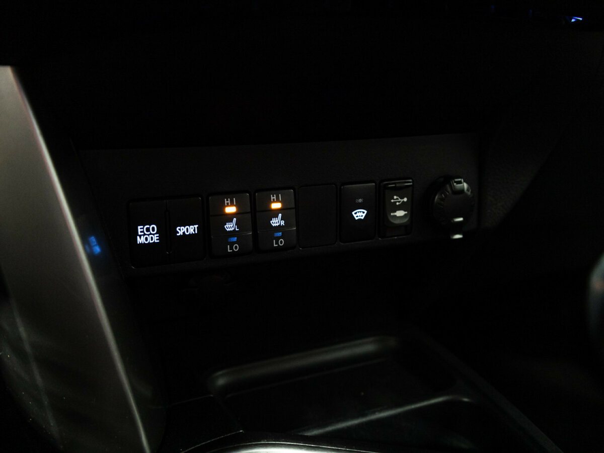 Купить Toyota RAV4 с пробегом. Фото: #16