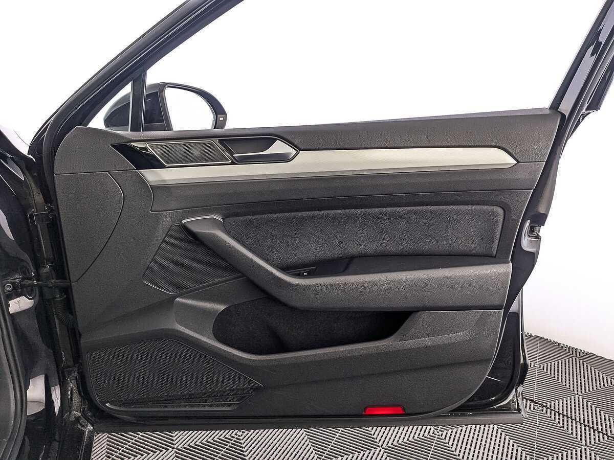 Купить Volkswagen Passat с пробегом. Фото: #23