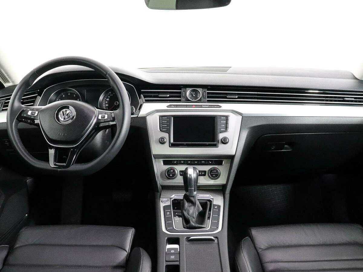 Купить Volkswagen Passat с пробегом. Фото: #10