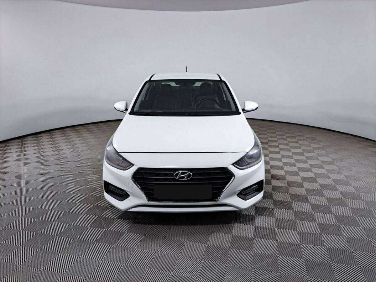 Купить Hyundai Solaris с пробегом. Фото: #1