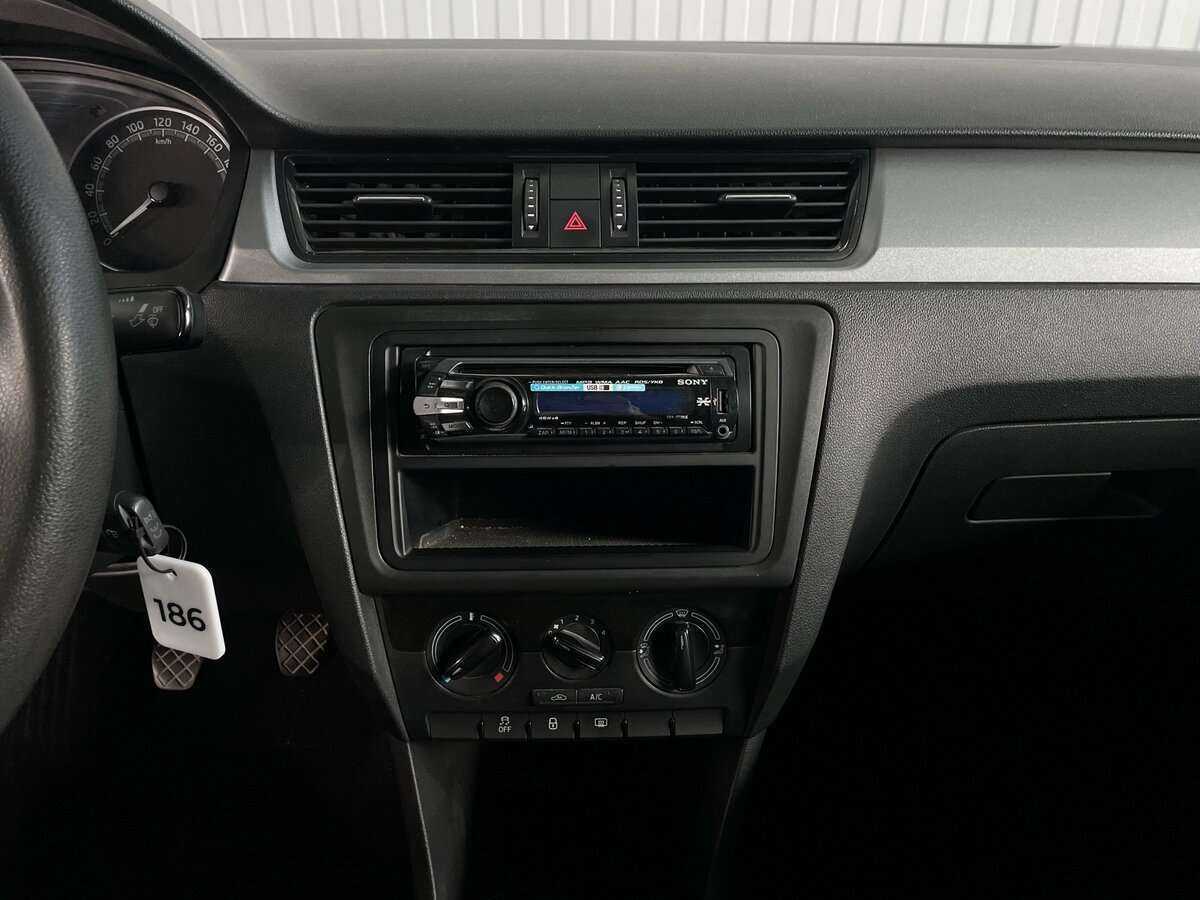 Купить Skoda Rapid с пробегом. Фото: #10