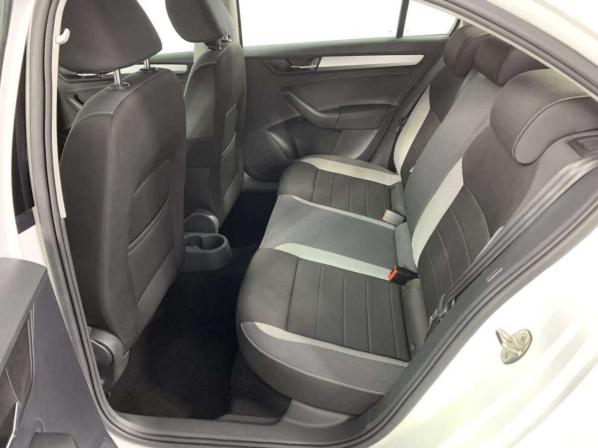 Купить Skoda Rapid с пробегом. Фото: #9