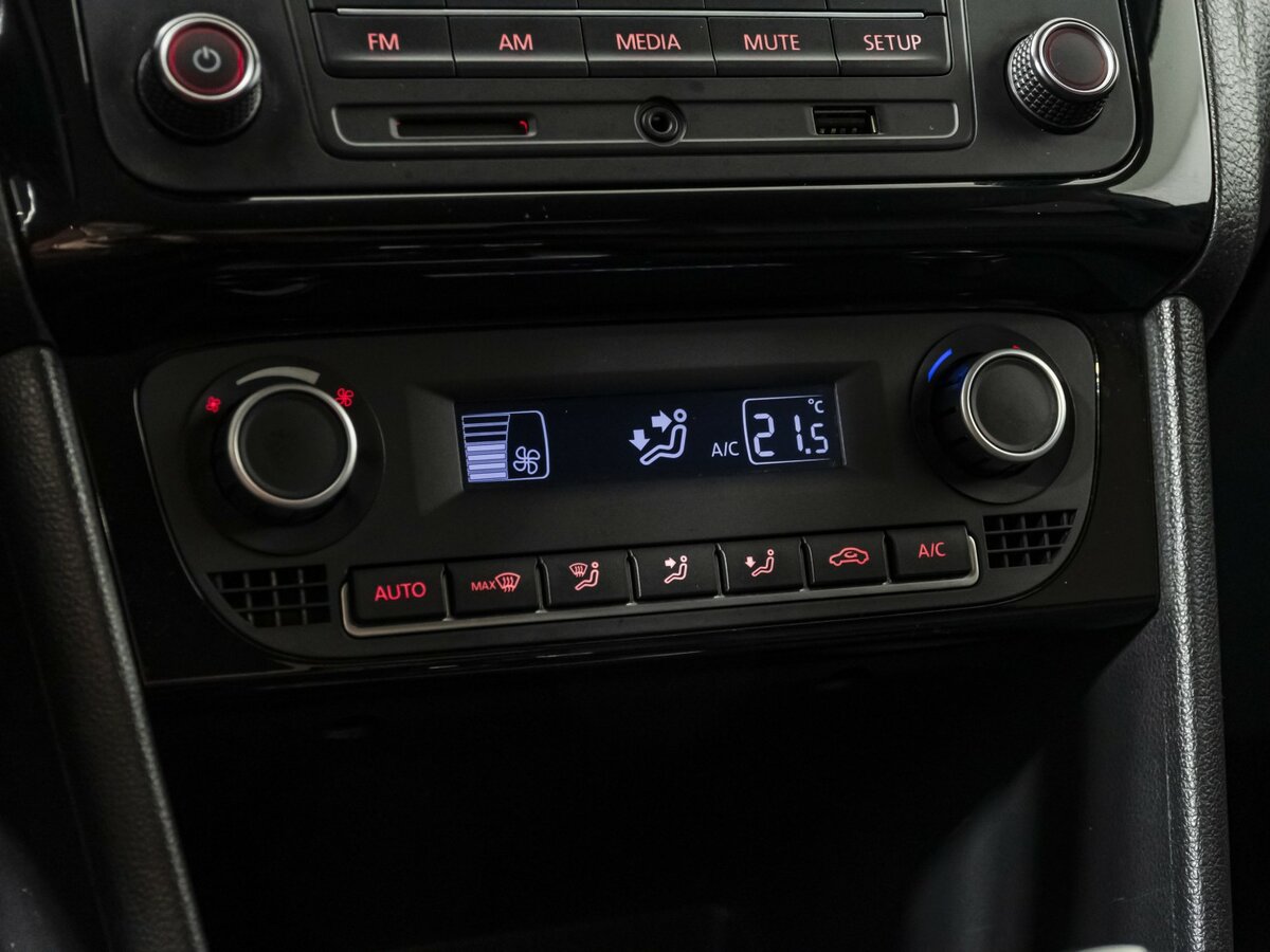 Купить Volkswagen Polo с пробегом. Фото: #12