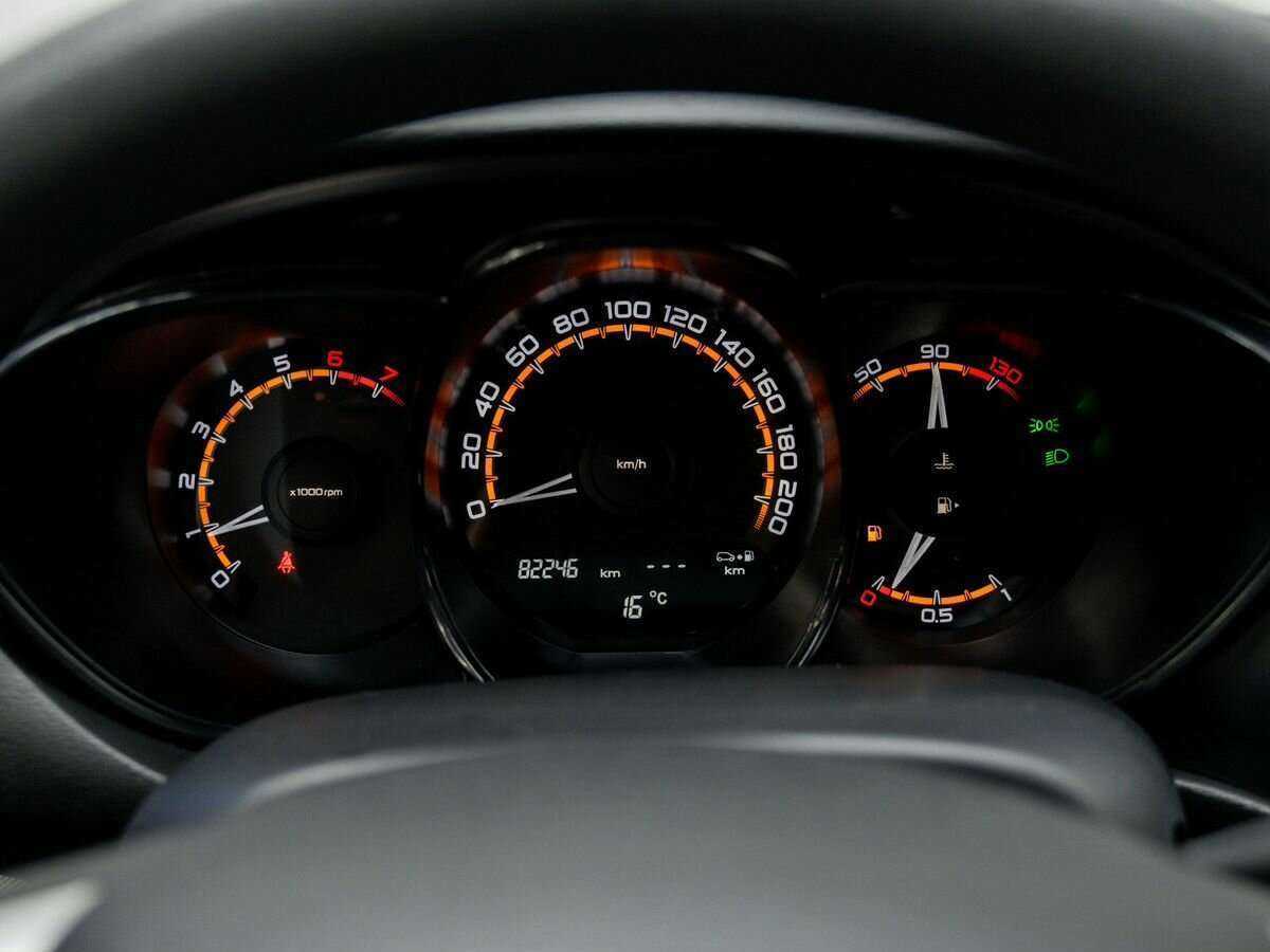 Купить Lada (ВАЗ) Vesta с пробегом. Фото: #21