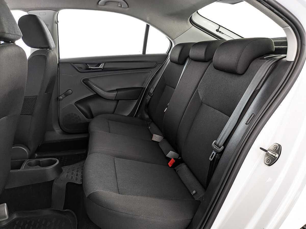 Купить Skoda Rapid с пробегом. Фото: #17