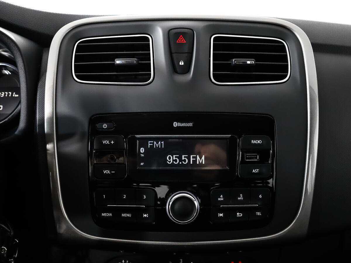 Купить Renault Sandero с пробегом. Фото: #9