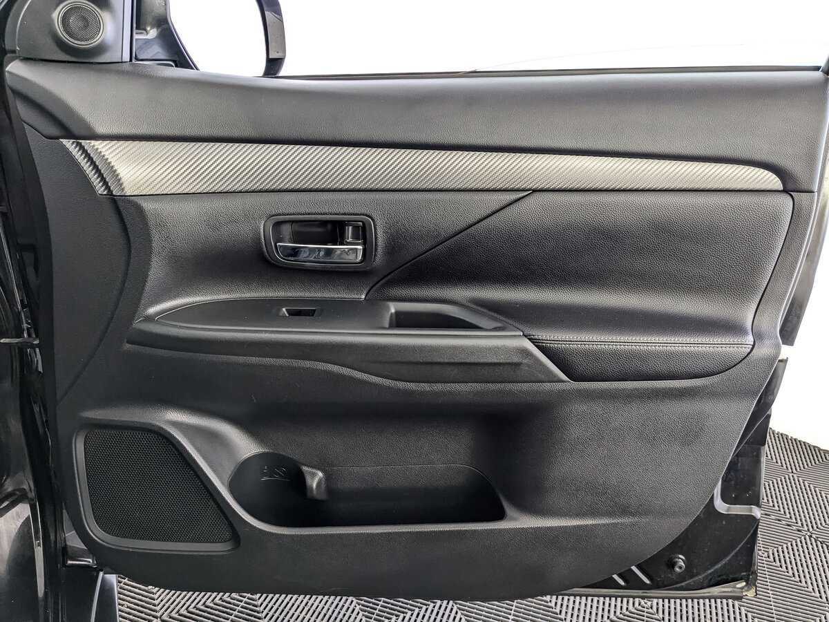 Купить Mitsubishi Outlander с пробегом. Фото: #19