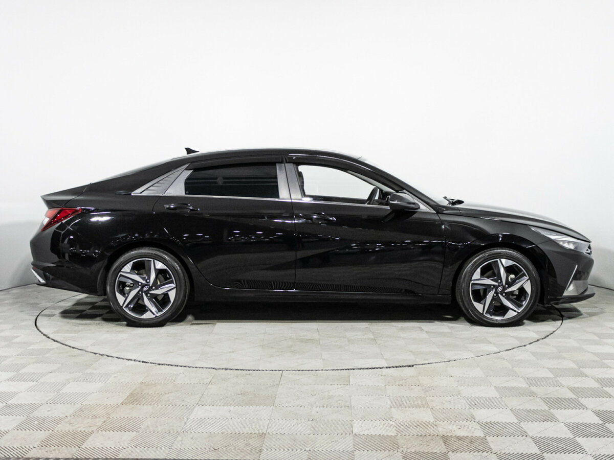 Купить Hyundai Elantra с пробегом. Фото: #3