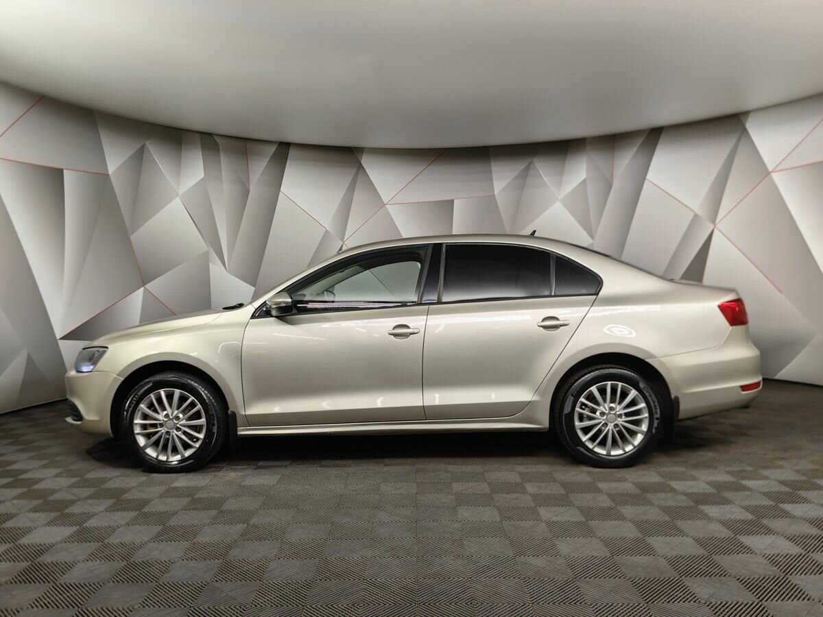 Купить Volkswagen Jetta с пробегом. Фото: #4