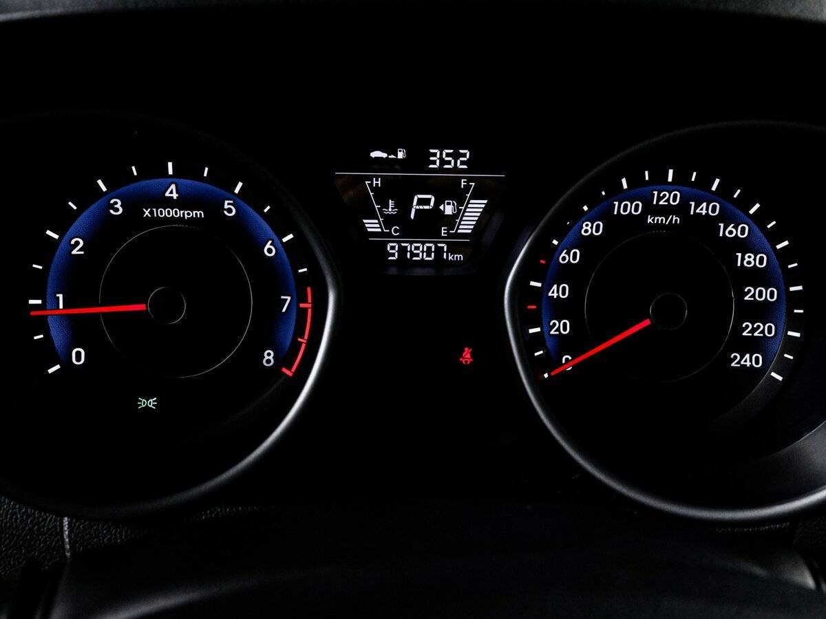 Купить Hyundai Elantra с пробегом. Фото: #10