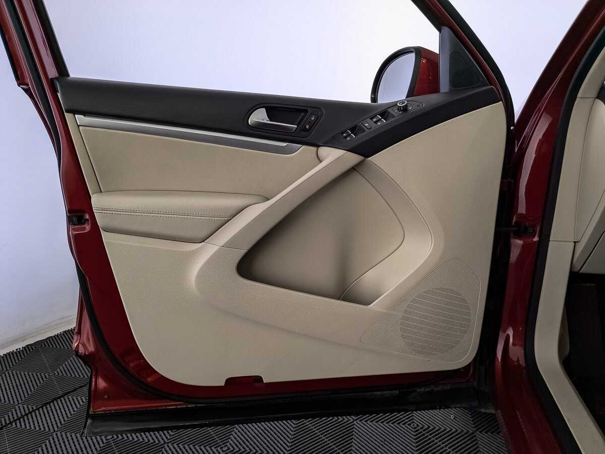 Купить Volkswagen Tiguan с пробегом. Фото: #14