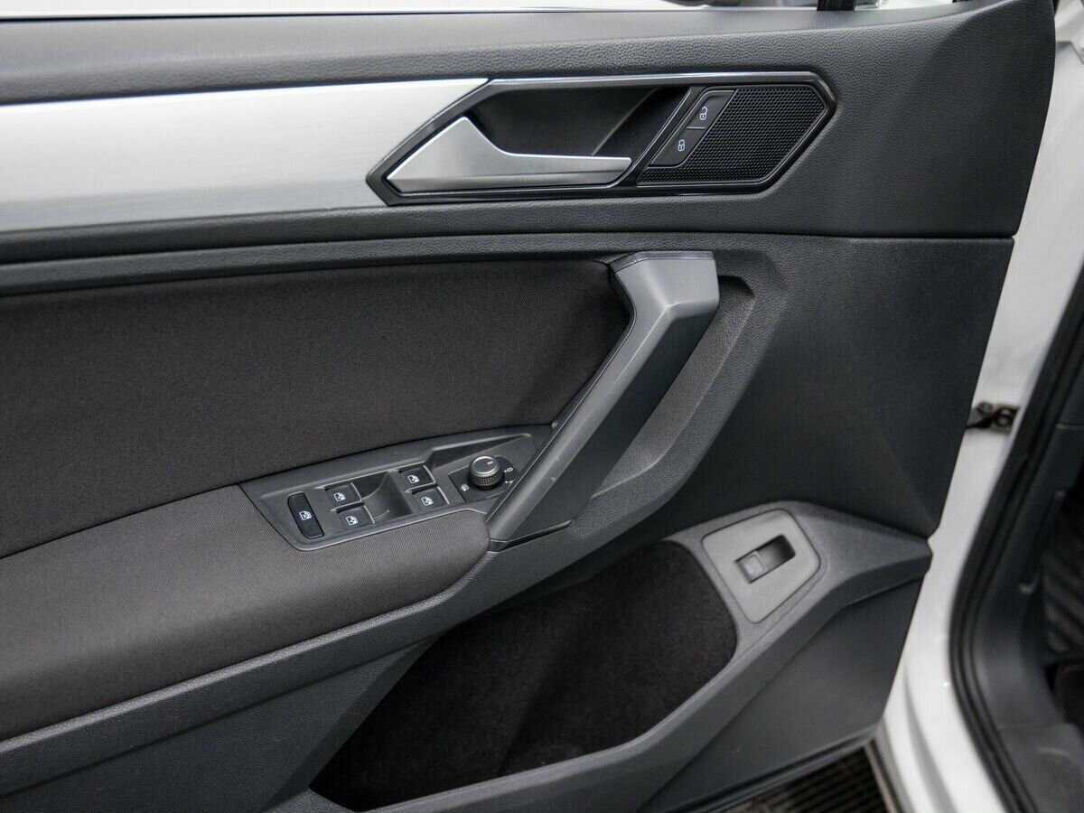 Купить Volkswagen Tiguan с пробегом. Фото: #17