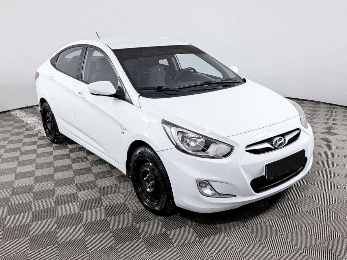 Купить Hyundai Solaris с пробегом. Фото: #2