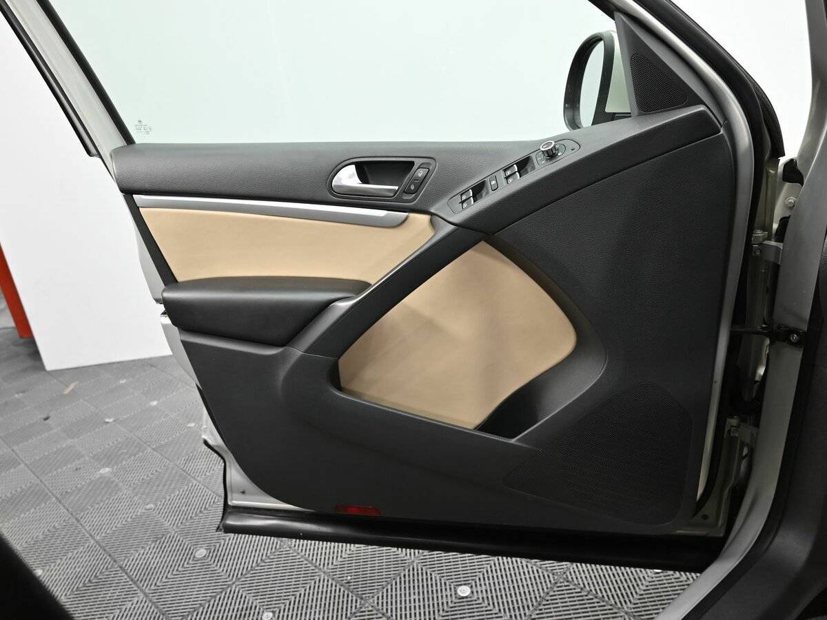 Купить Volkswagen Tiguan с пробегом. Фото: #6