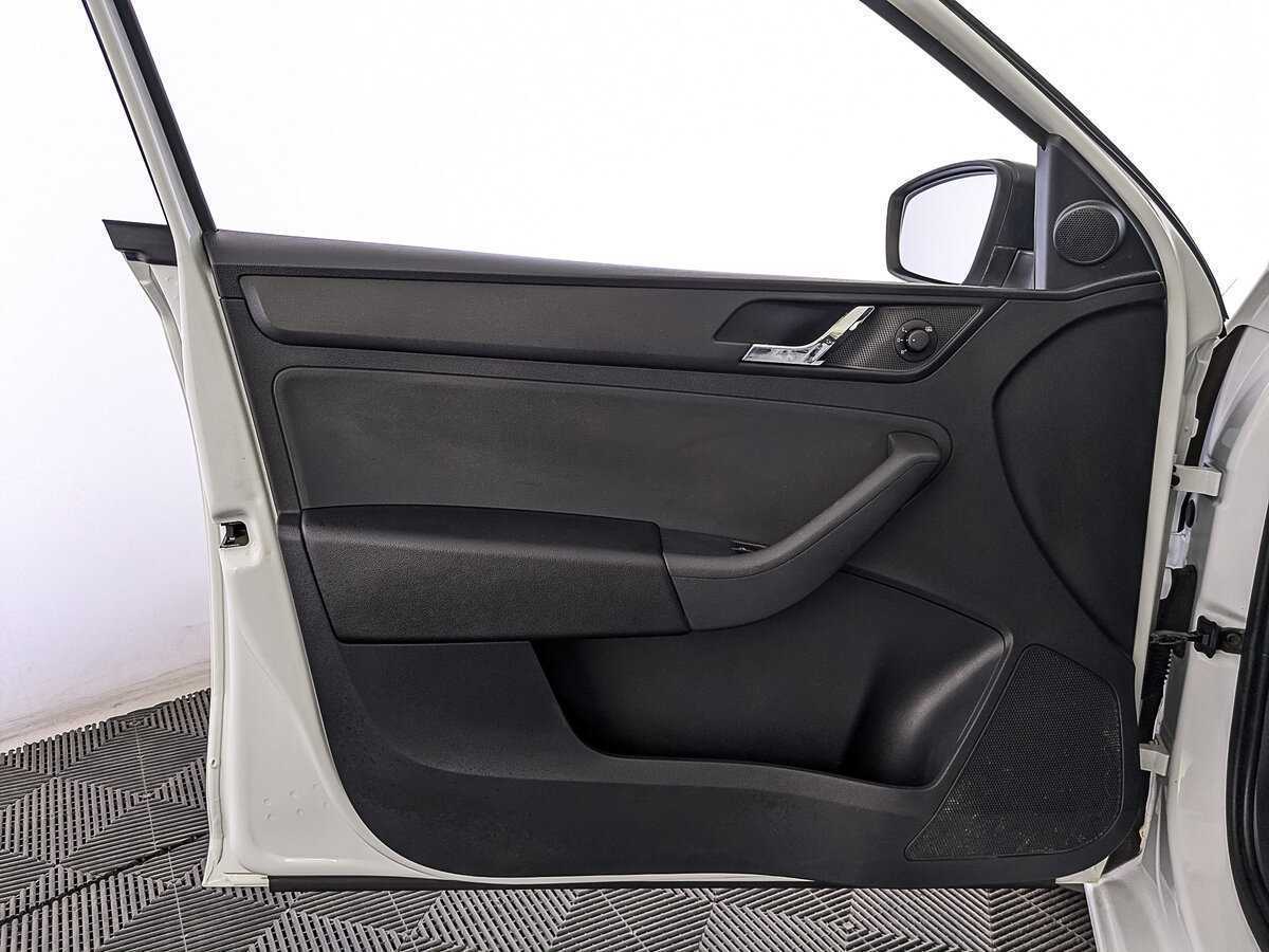 Купить Skoda Rapid с пробегом. Фото: #18