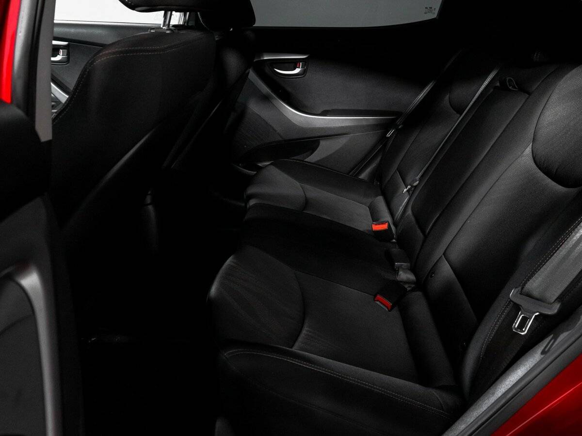 Купить Hyundai Elantra с пробегом. Фото: #9