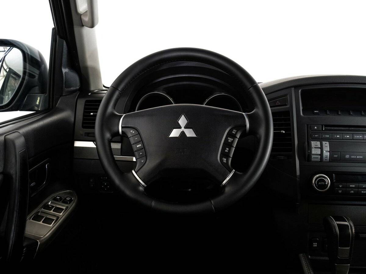 Купить Mitsubishi Pajero с пробегом. Фото: #7