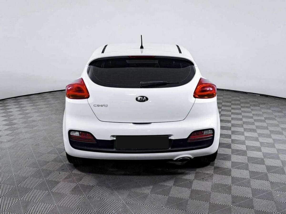 Купить Kia Ceed с пробегом. Фото: #4