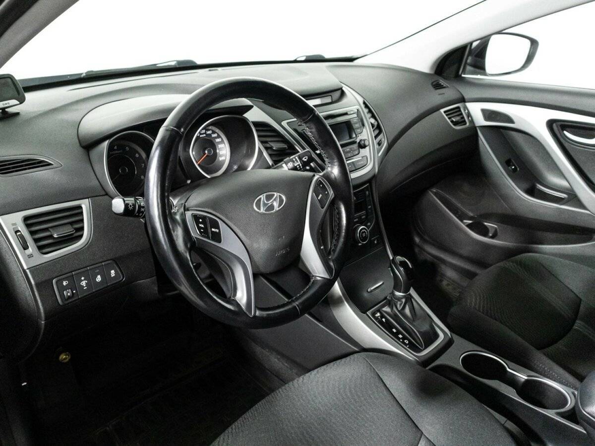 Купить Hyundai Elantra с пробегом. Фото: #10