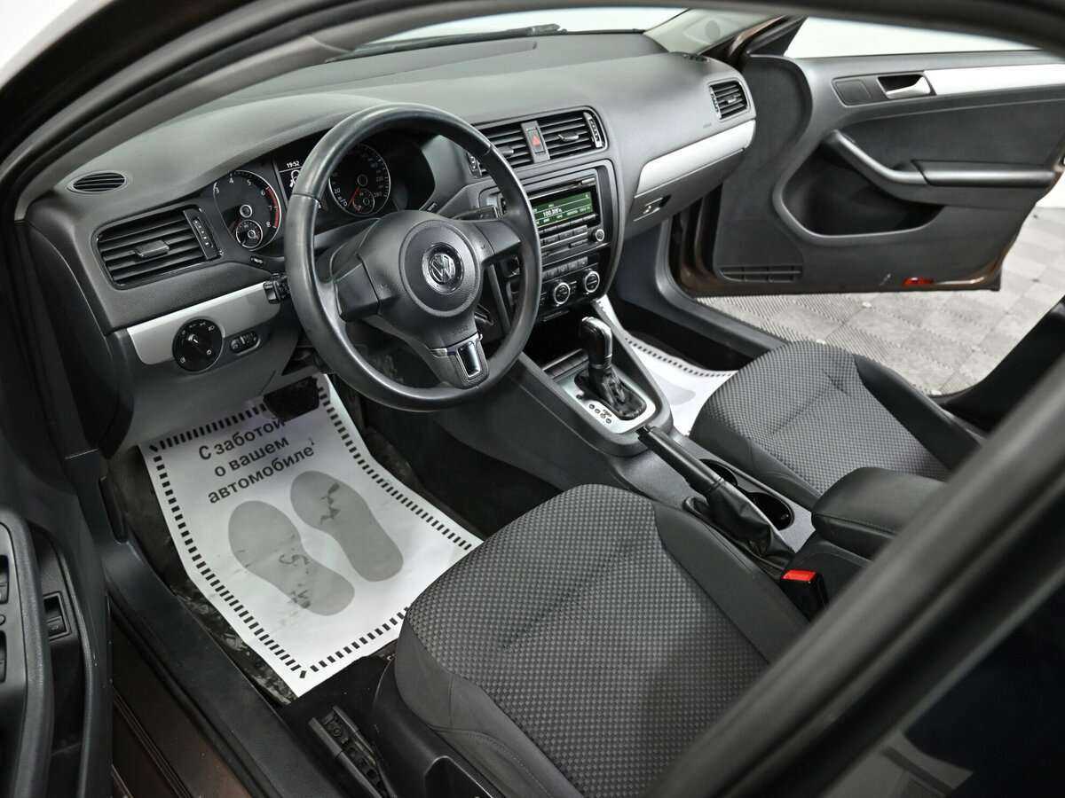 Купить Volkswagen Jetta с пробегом. Фото: #4