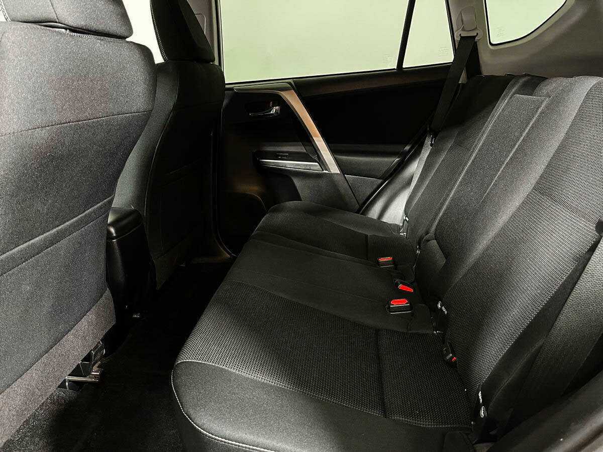 Купить Toyota RAV4 с пробегом. Фото: #7