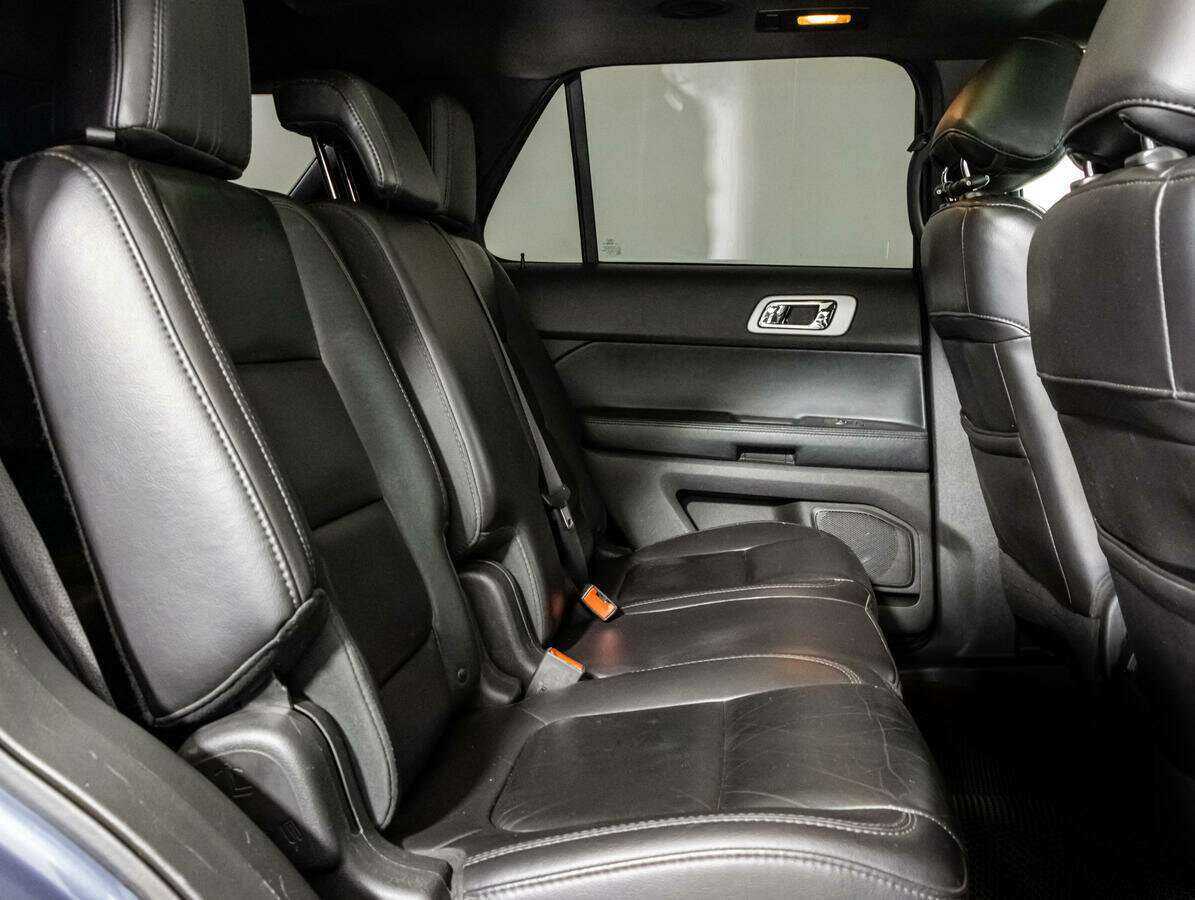 Купить Ford Explorer с пробегом. Фото: #11