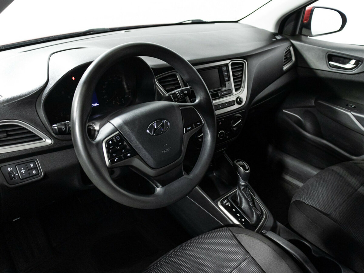 Купить Hyundai Solaris с пробегом. Фото: #10