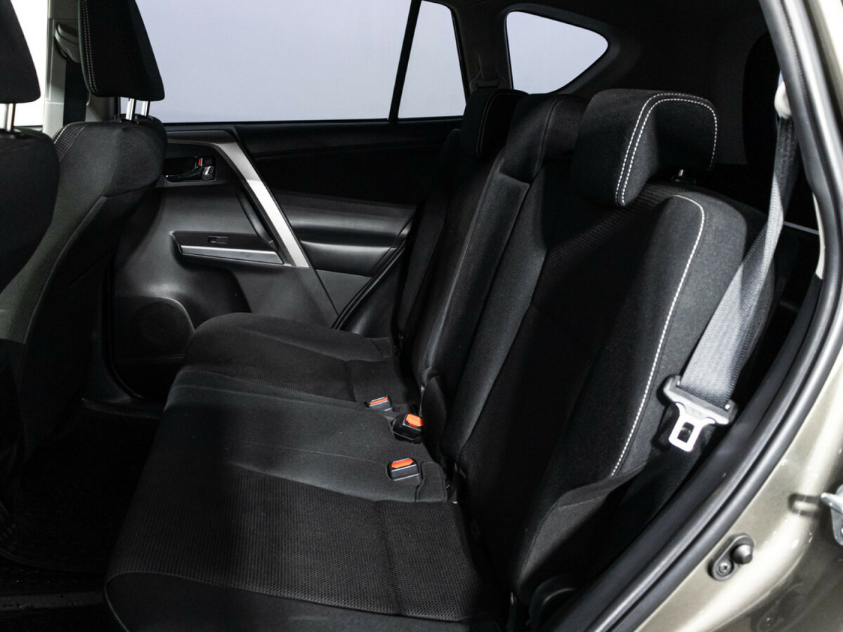 Купить Toyota RAV4 с пробегом. Фото: #9