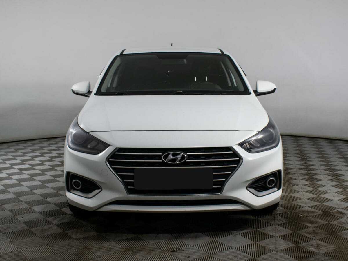 Купить Hyundai Solaris с пробегом. Фото: #1