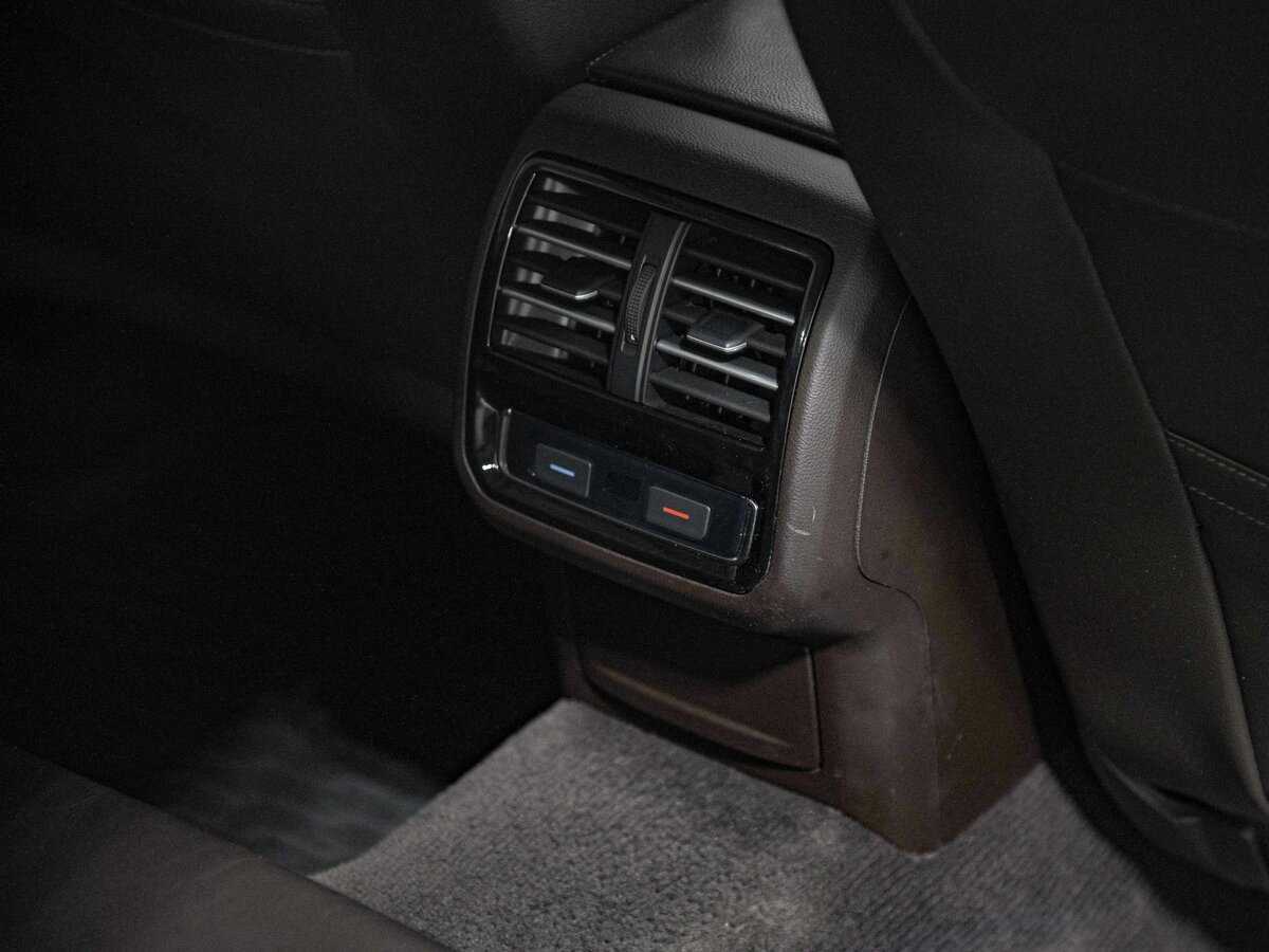Купить Volkswagen Passat с пробегом. Фото: #15