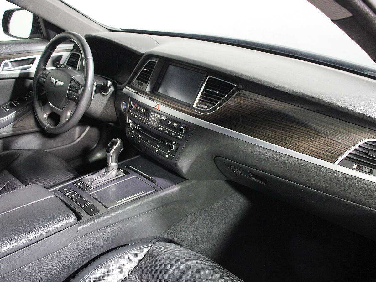 Купить Hyundai Genesis с пробегом. Фото: #6
