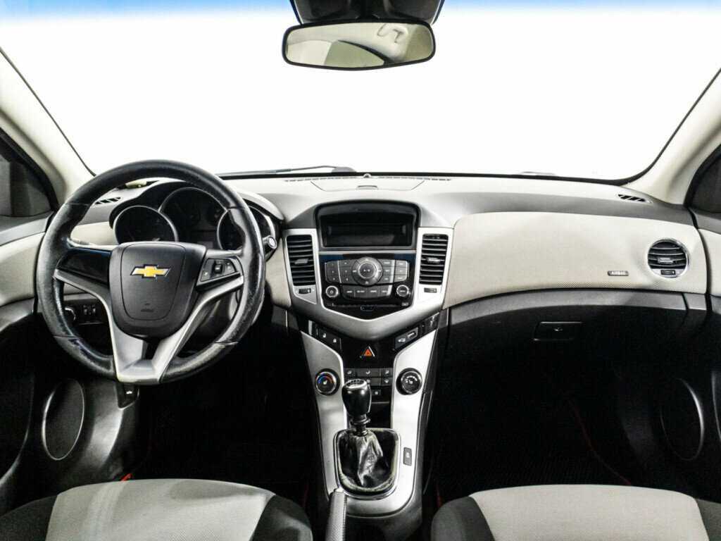 Купить Chevrolet Cruze с пробегом. Фото: #12