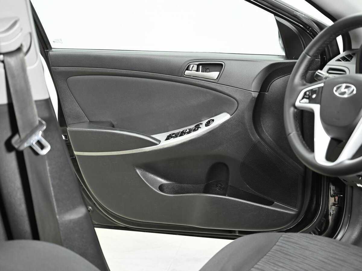 Купить Hyundai Solaris с пробегом. Фото: #4