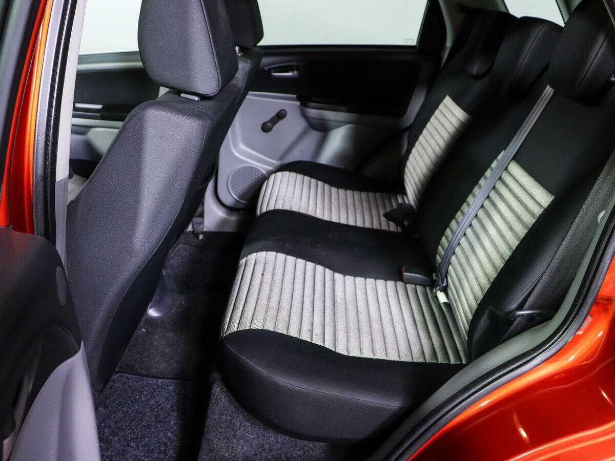 Купить Suzuki SX4 с пробегом. Фото: #9