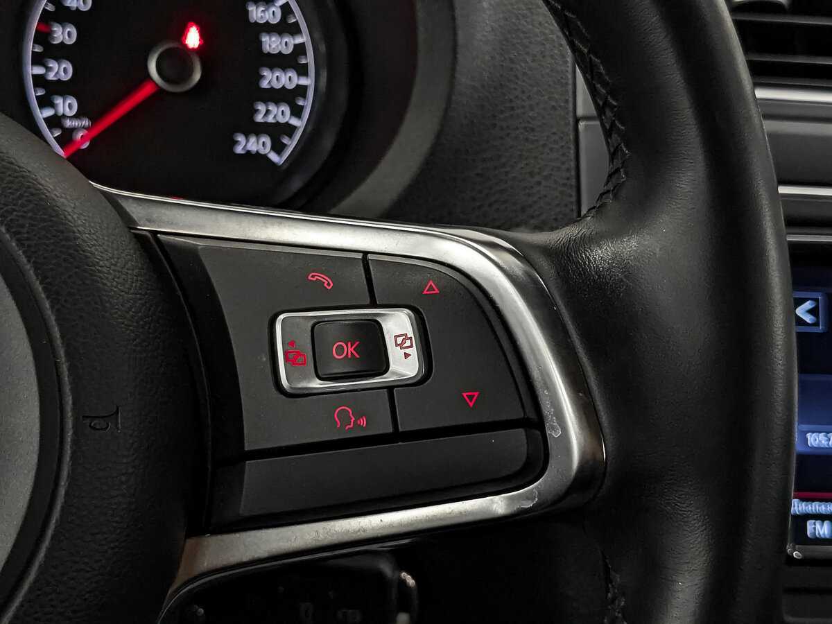 Купить Volkswagen Polo с пробегом. Фото: #28