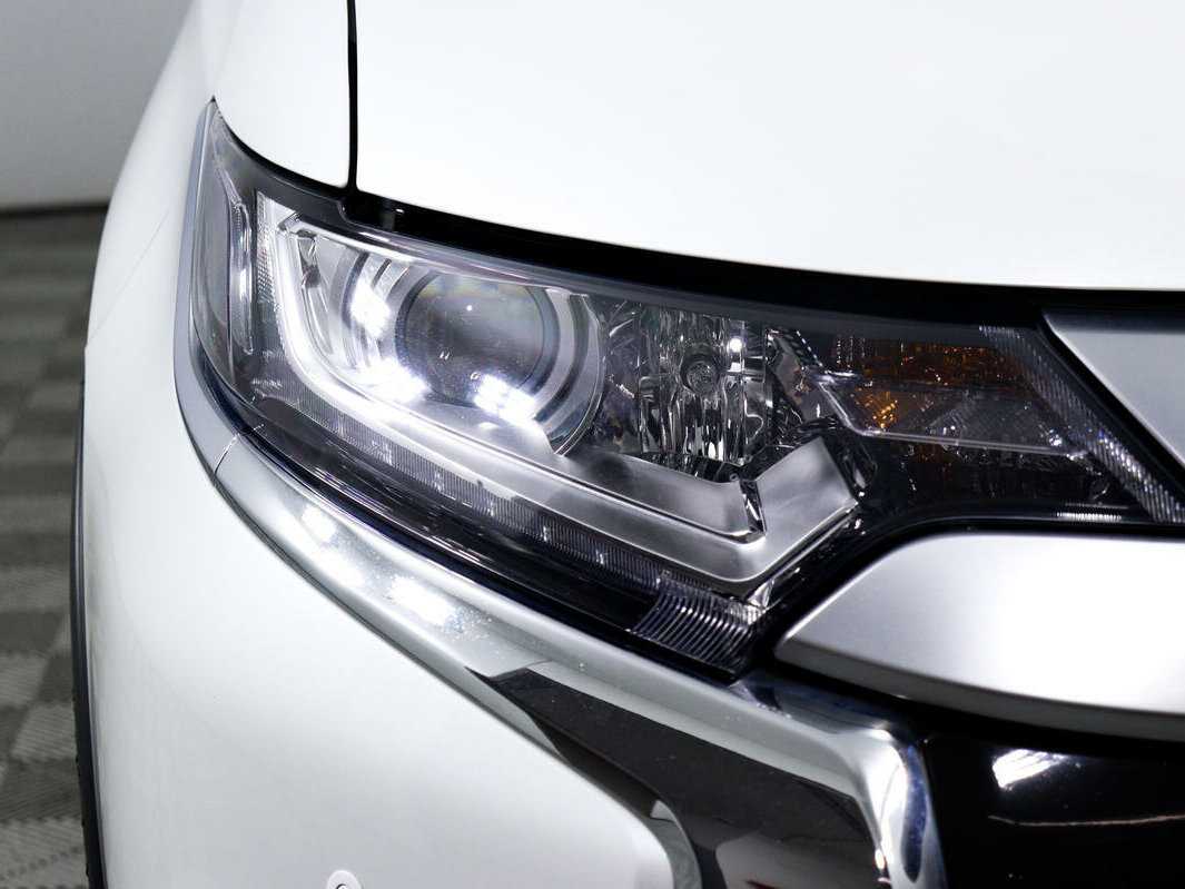 Купить Mitsubishi Outlander с пробегом. Фото: #11