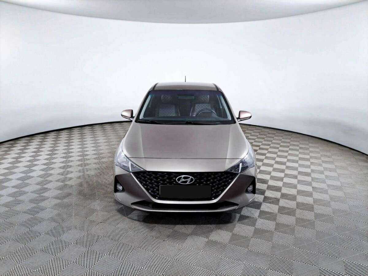 Купить Hyundai Solaris с пробегом. Фото: #1
