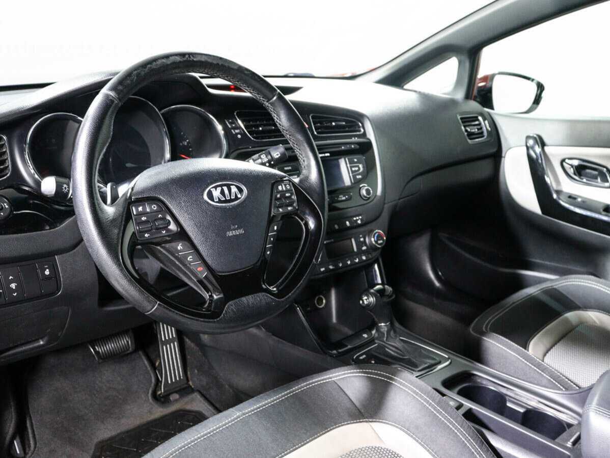 Купить Kia Ceed с пробегом. Фото: #11