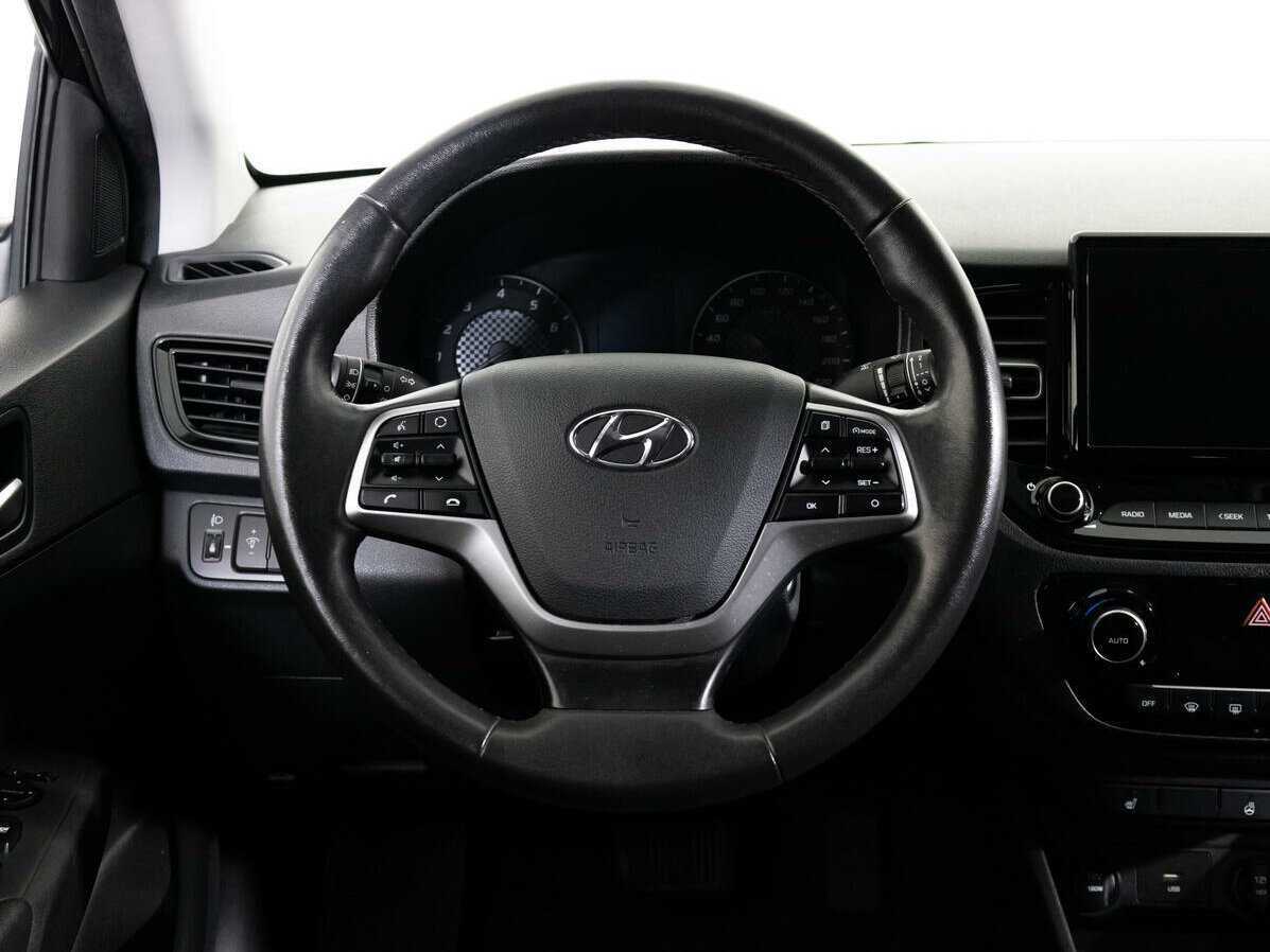 Купить Hyundai Solaris с пробегом. Фото: #11