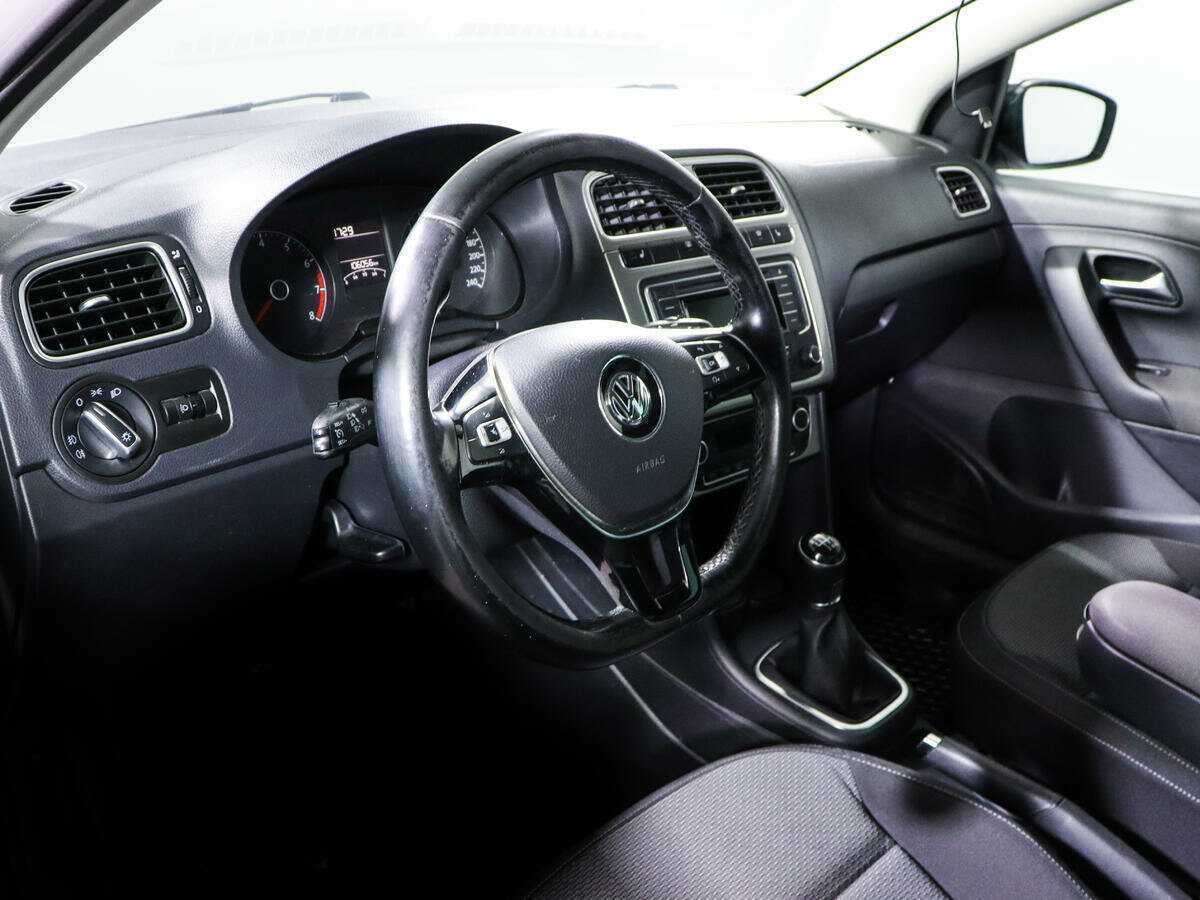 Купить Volkswagen Polo с пробегом. Фото: #11