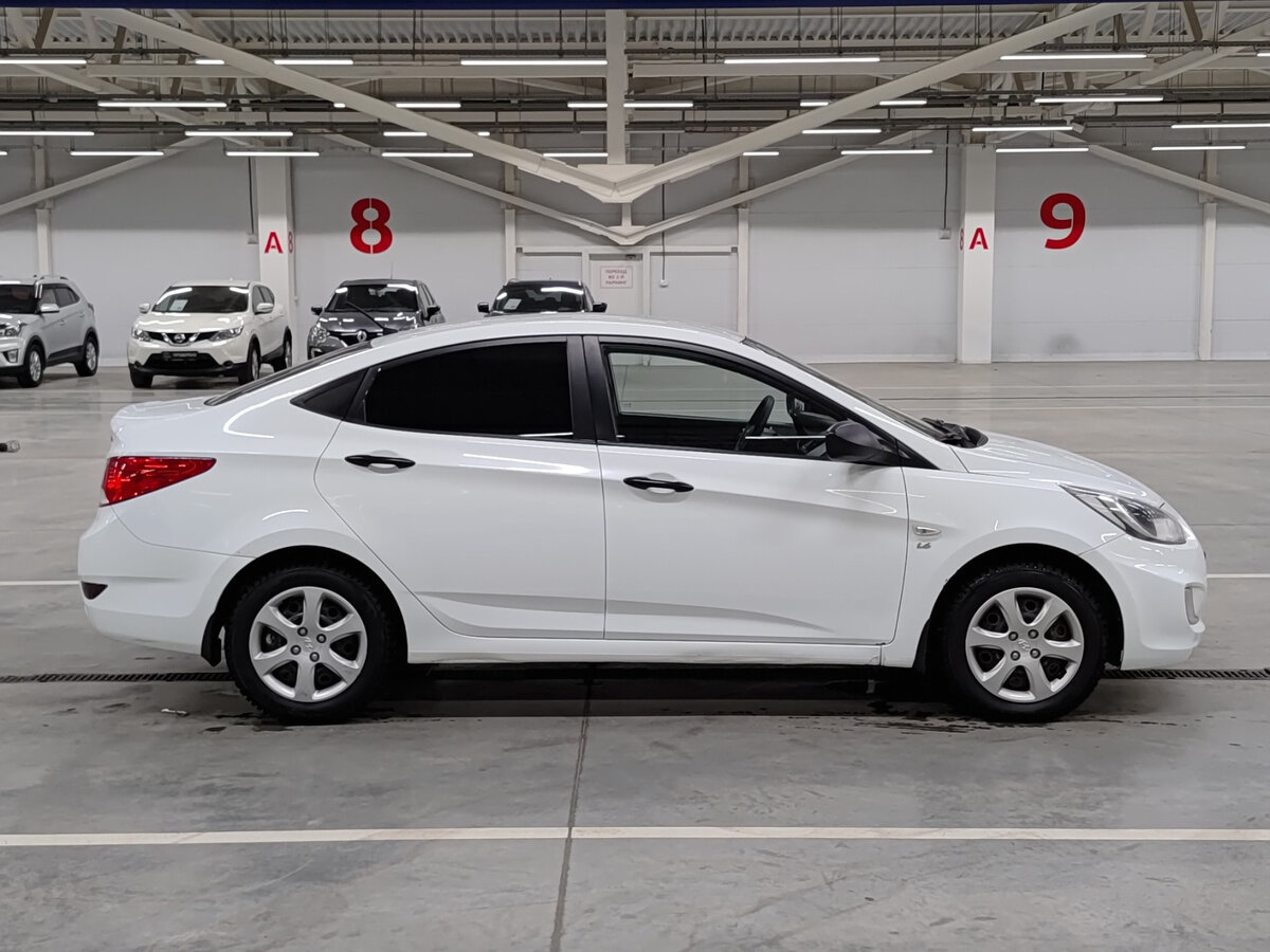 Купить Hyundai Solaris с пробегом. Фото: #3