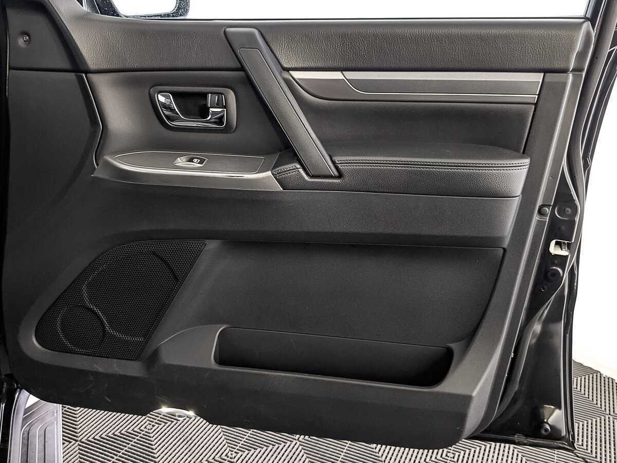 Купить Mitsubishi Pajero с пробегом. Фото: #24