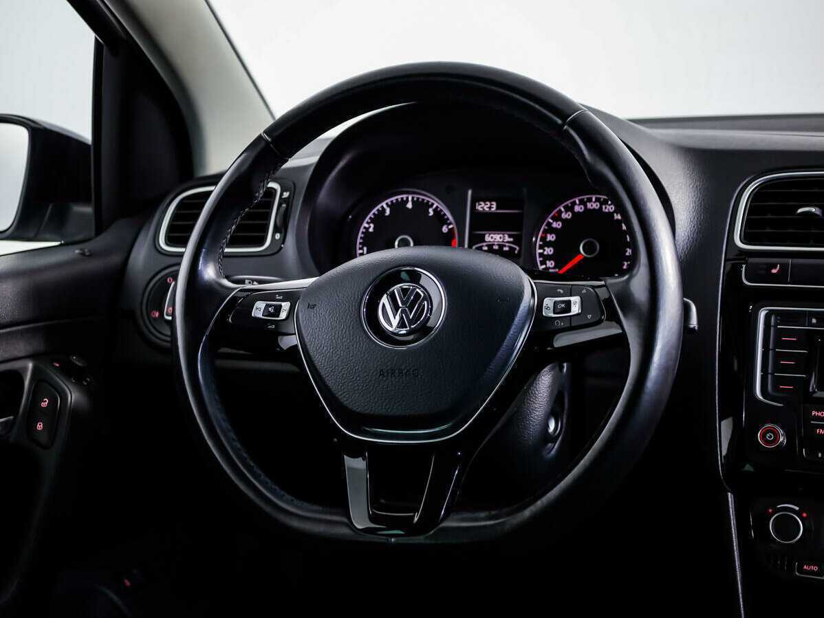 Купить Volkswagen Polo с пробегом. Фото: #9