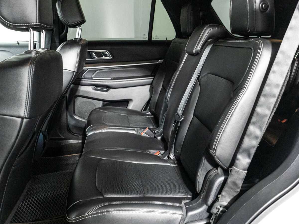 Купить Ford Explorer с пробегом. Фото: #9