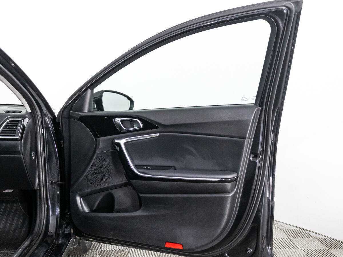 Купить Kia Ceed с пробегом. Фото: #24
