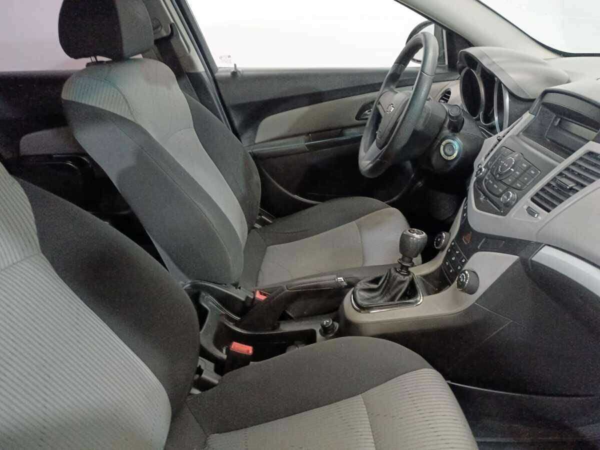 Купить Chevrolet Cruze с пробегом. Фото: #9